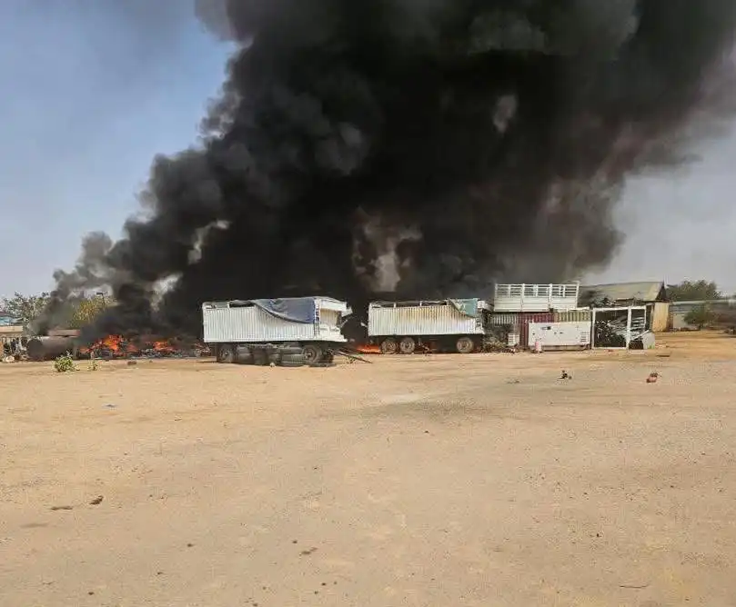 قصف مخازن الغذاء في الفاشر