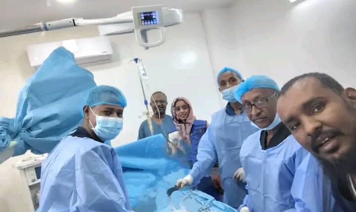 عملية دقيقة تنقذ طرف مريض من البتر في عطبرة