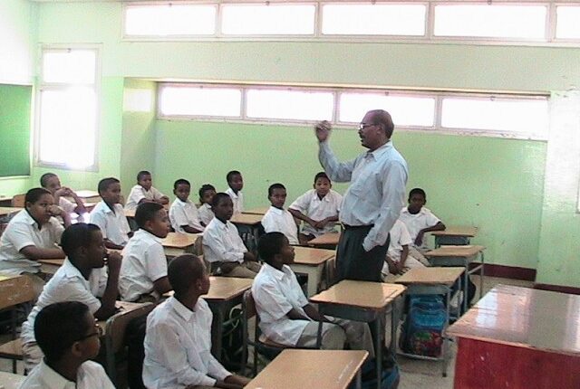 الطلاب والمعلمين في السودان